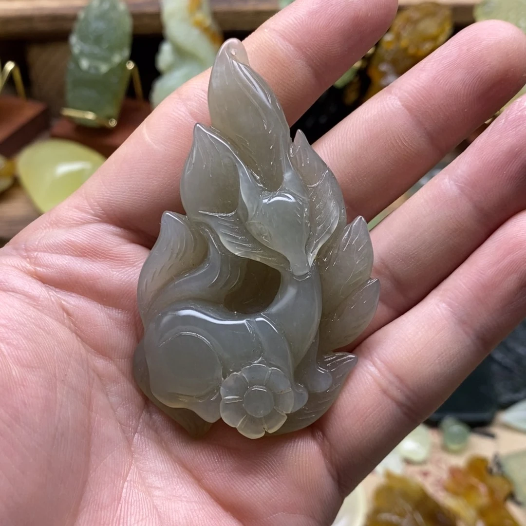 未镶嵌岫玉九尾狐吊坠