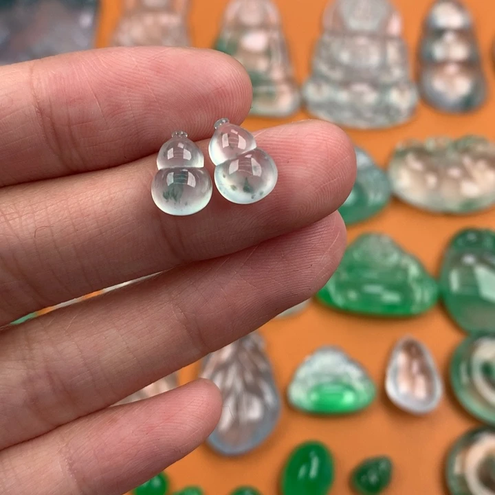 翡翠挂件未镶嵌….