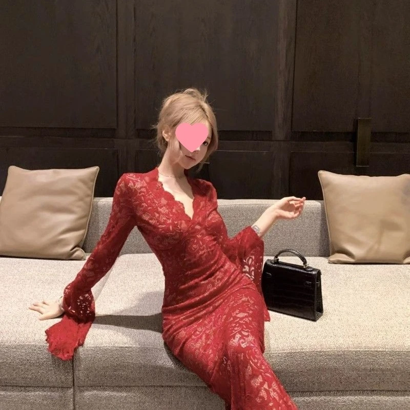 吸睛优雅时髦法式复古束腰修身凸显设计感小众女士春季连衣裙显瘦