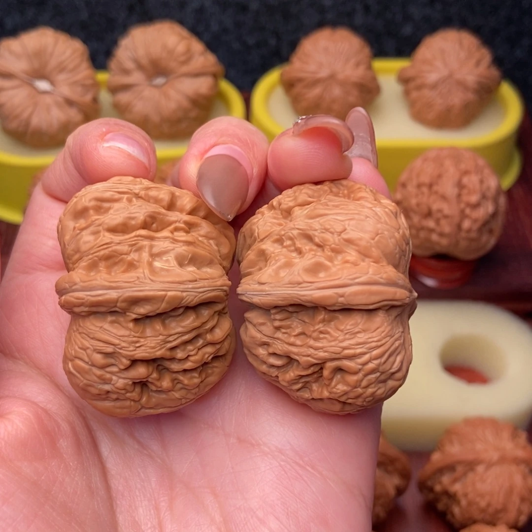 文玩核桃把件41“翘头”元宝