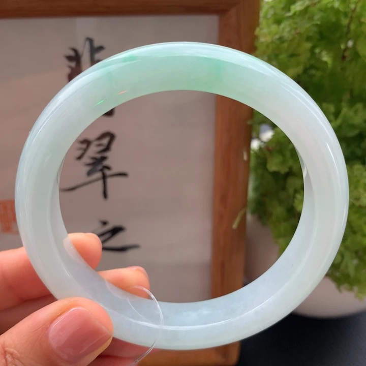 翡翠手镯未镶嵌翡翠手镯56有棉纹