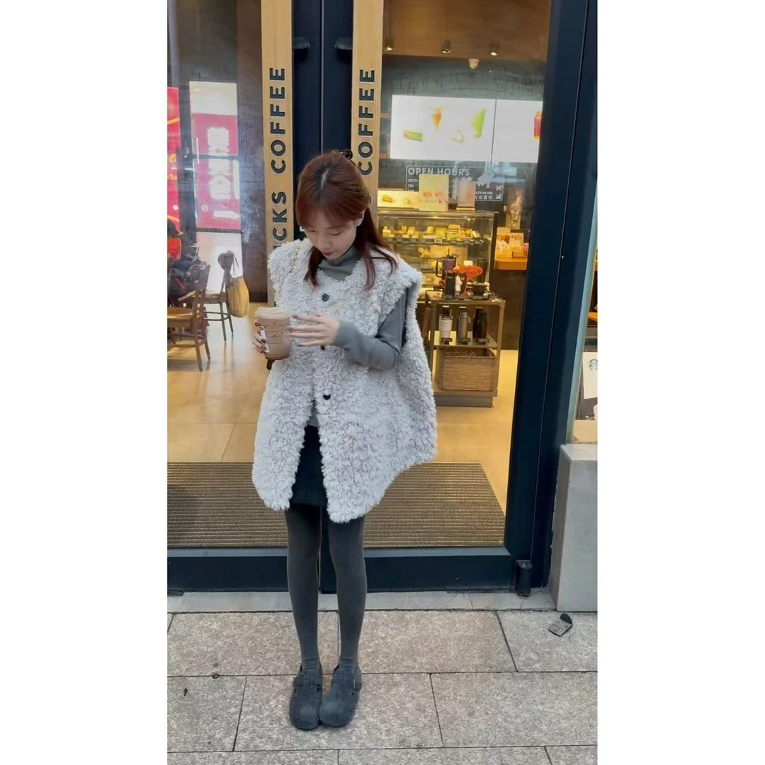 QiongQiong人手款！秋冬款毛茸茸圆领单排扣保暖叠穿无袖马甲