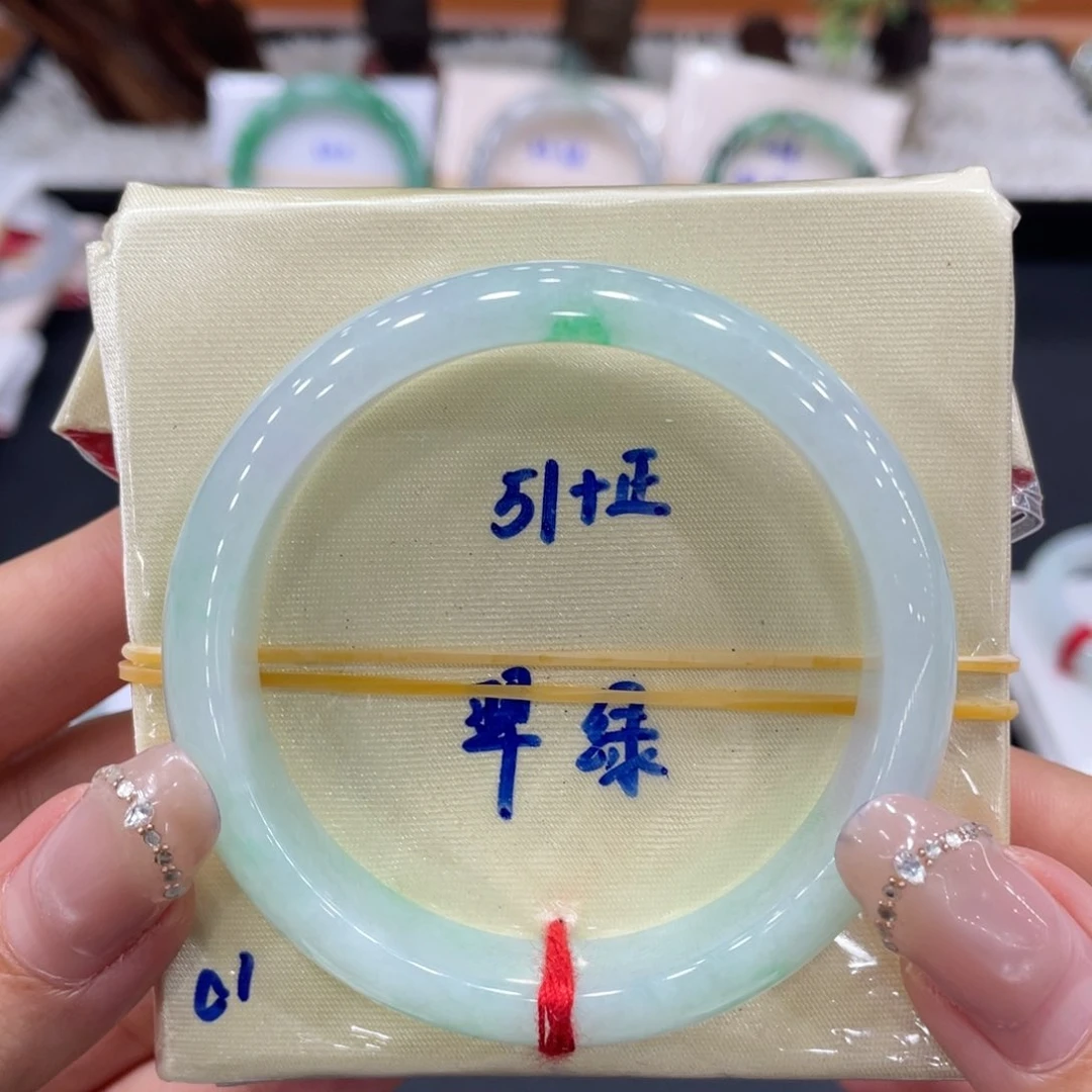 未镶嵌手镯翡翠缅甸翡翠手镯