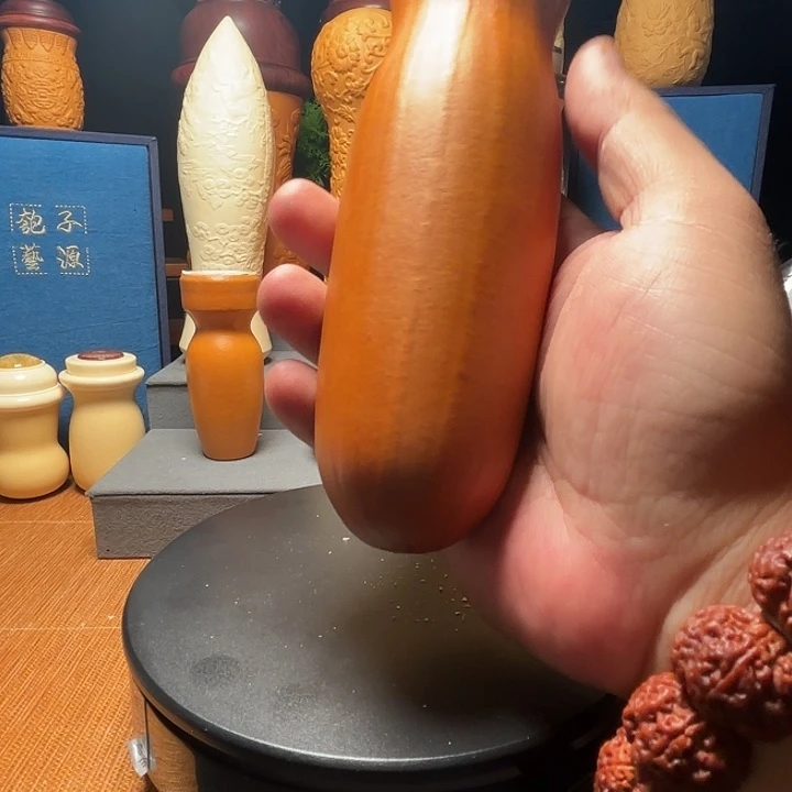 隐隐约约地看到一只大白
