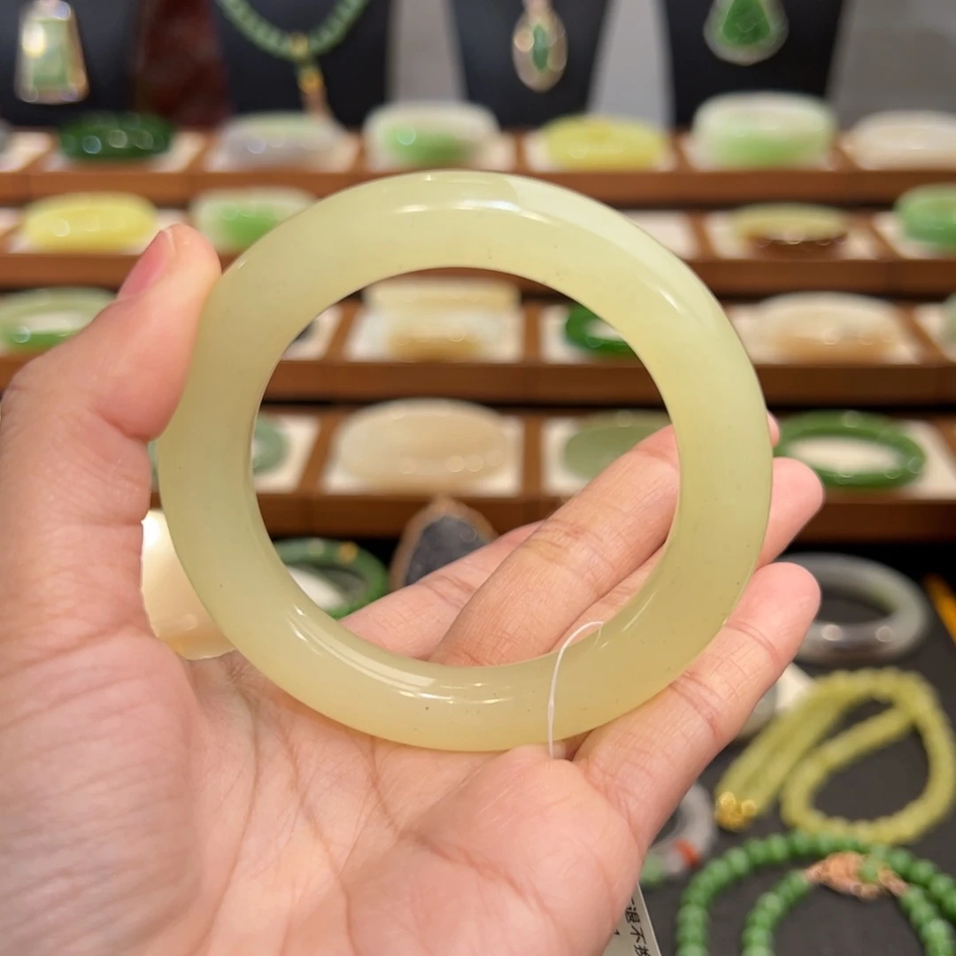 和田玉手镯未镶嵌新疆若羌冰点墨黄口54