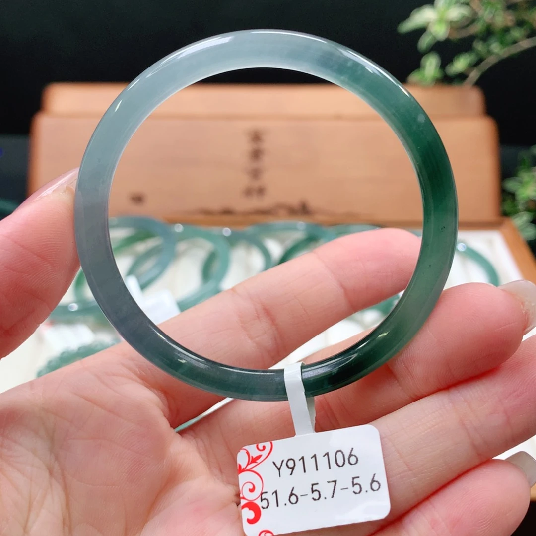 翡翠手镯未镶嵌天然