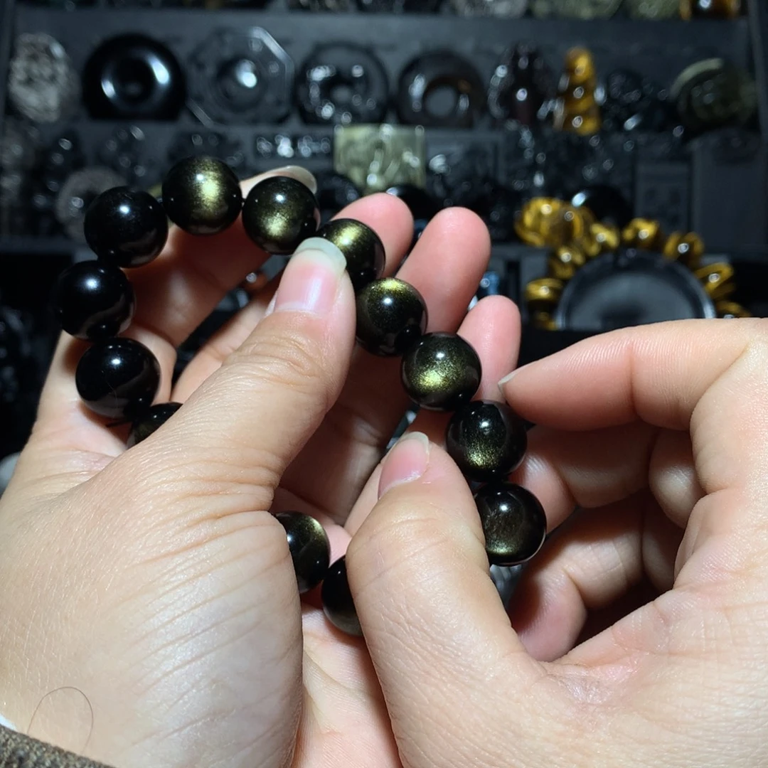 瑾***。黑曜岩未镶嵌珠宝奇石