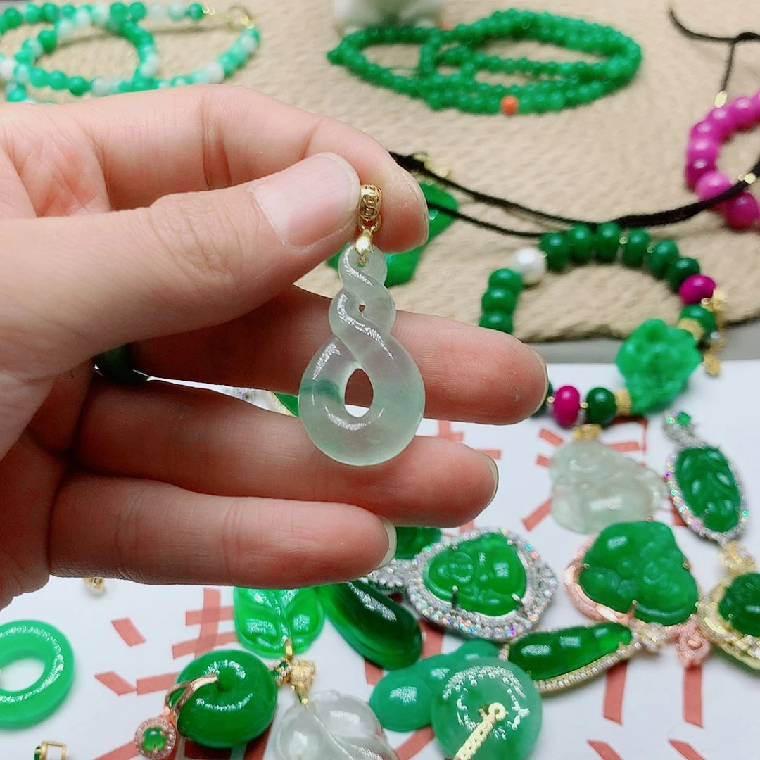 翡翠未镶嵌颈饰一图一物 实物为准