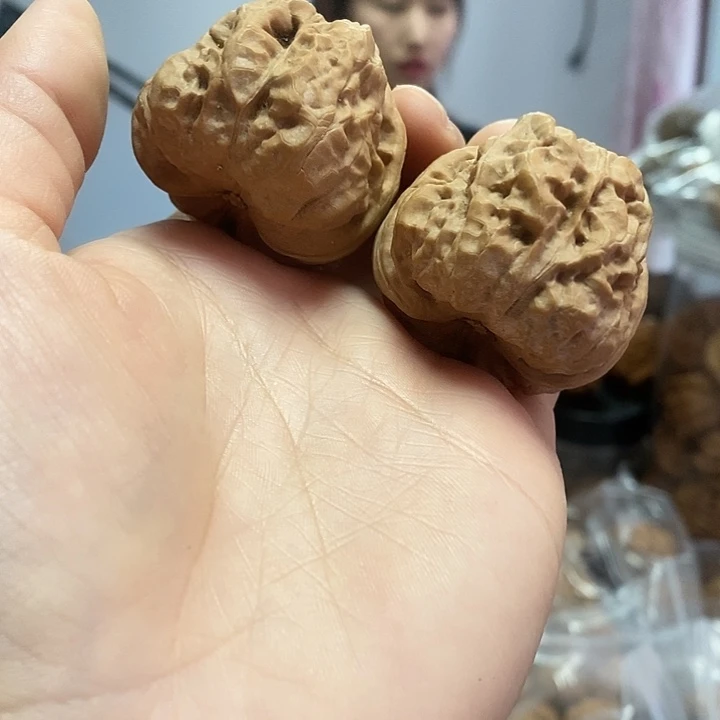 文玩核桃把件40蛤蟆头大肚子红皮