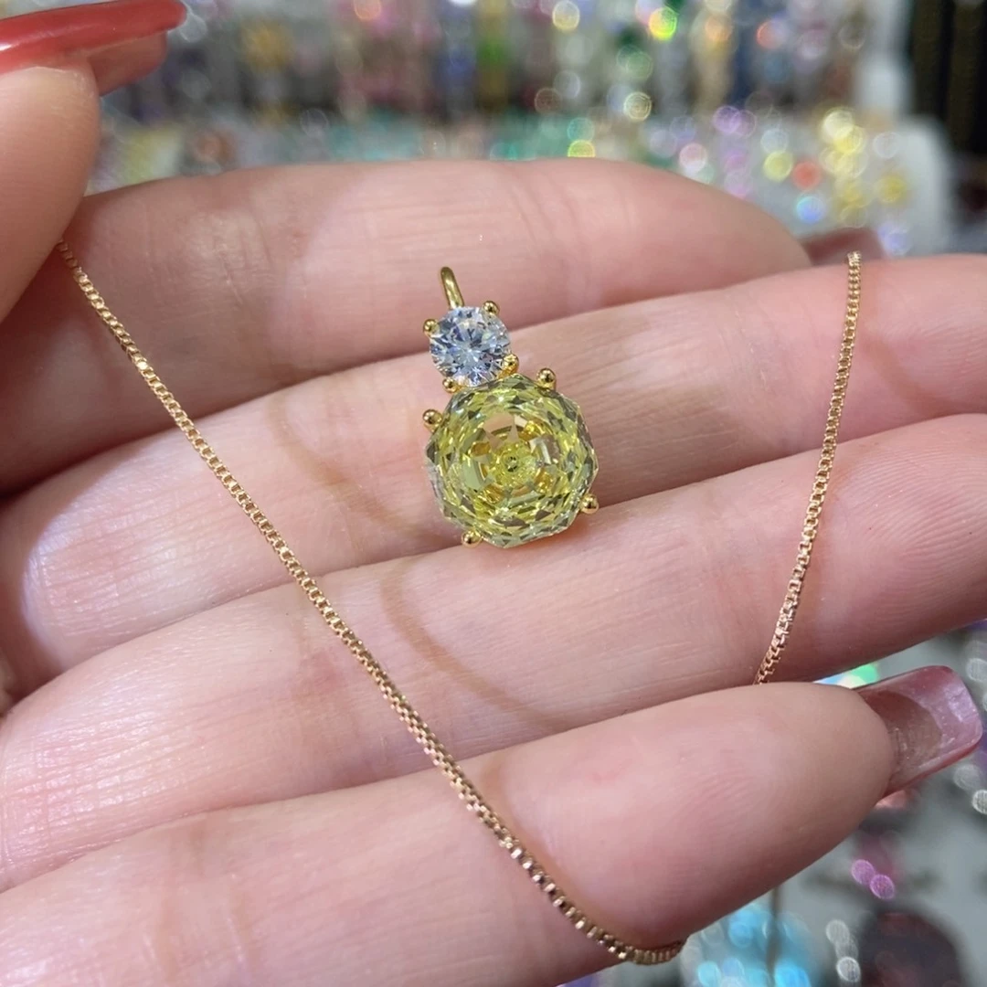 66锆石（处理）深绿色玫瑰切吊坠