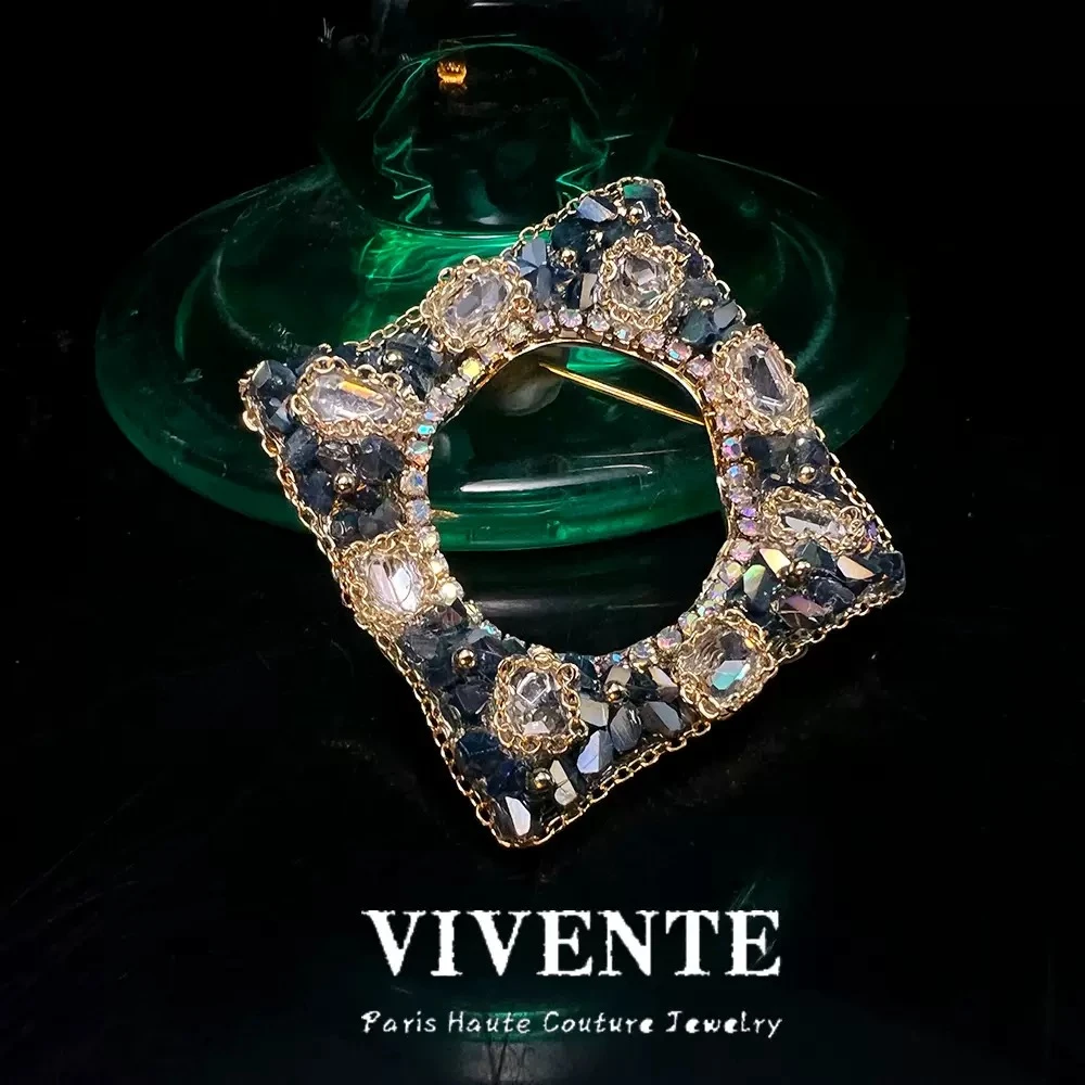 铜合金仿水晶胸针 水晶系列几何形胸针轻奢高档时尚绿色复古重工