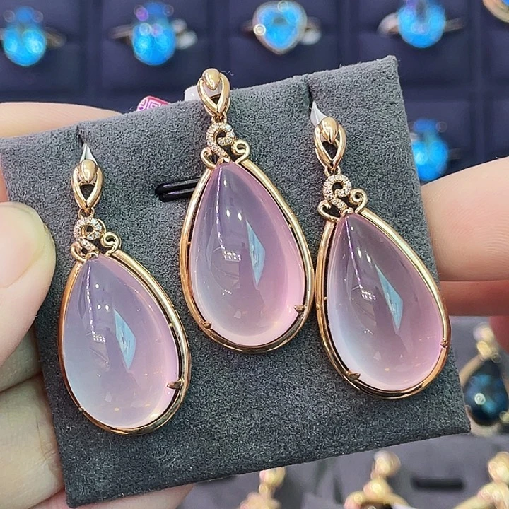 18K金镶嵌颈饰芙蓉石23.50，多样性发一件