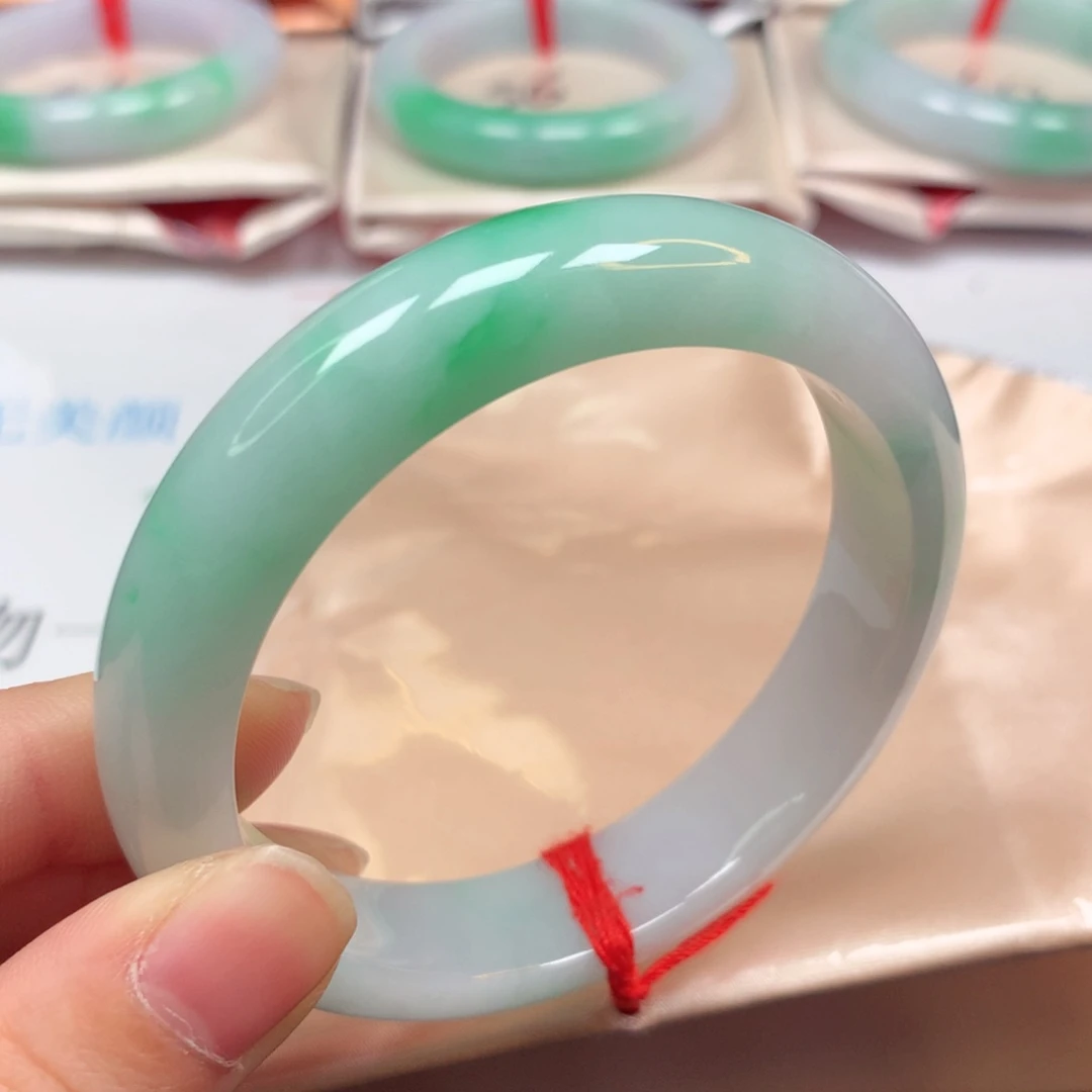 翡翠未镶嵌手镯（圆镯）冰胶细腻白底青阳绿5657