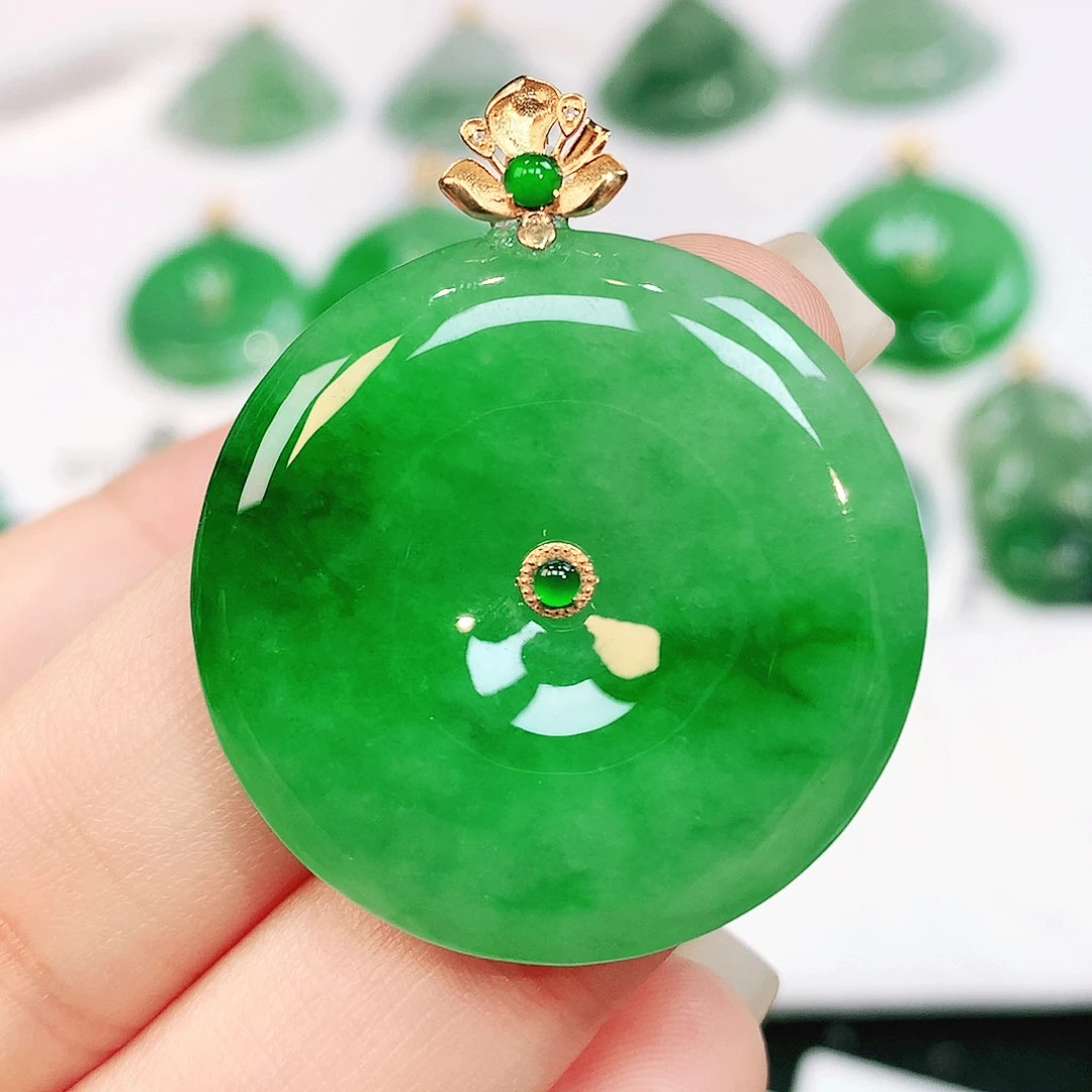 翡翠18K金镶嵌颈饰