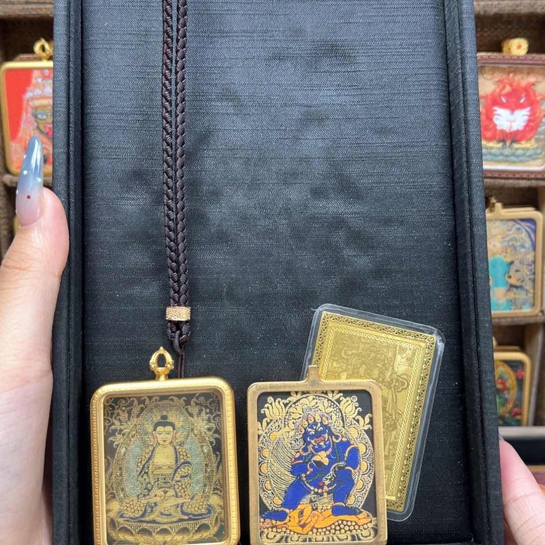 吊坠朱**利美丽的小镇和美丽