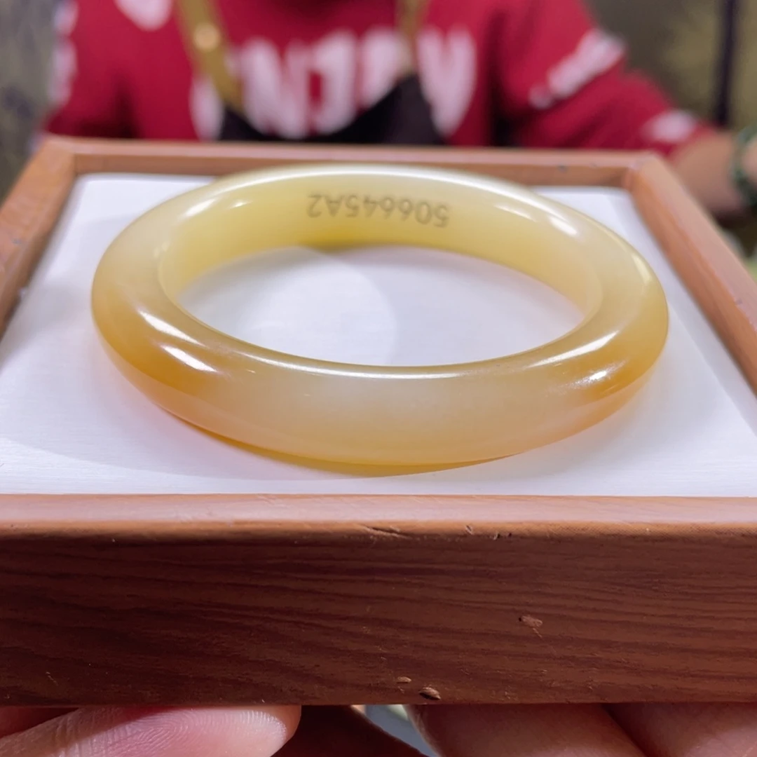 和田玉未镶嵌手镯50圈