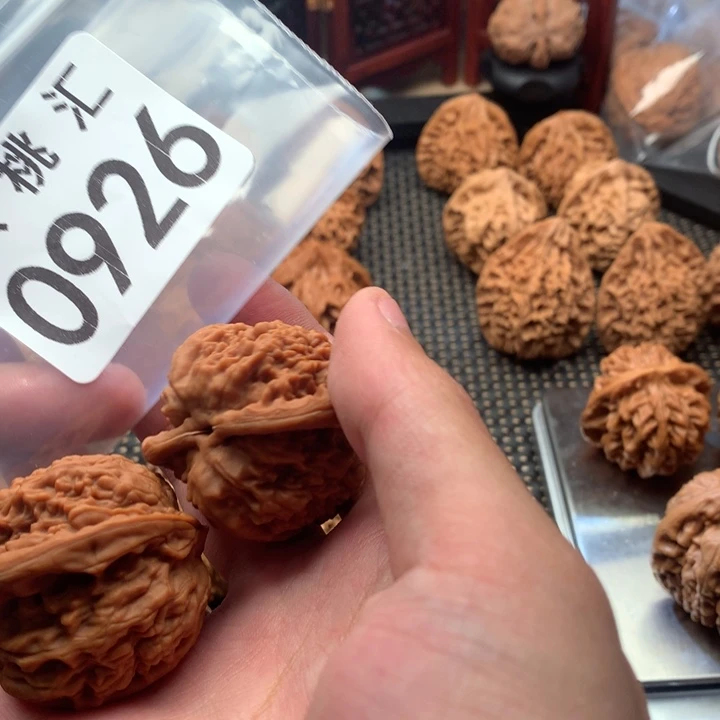 文玩核桃吊坠蚂蚁沟