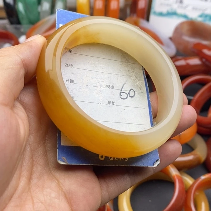 未镶嵌手镯石英质玉
