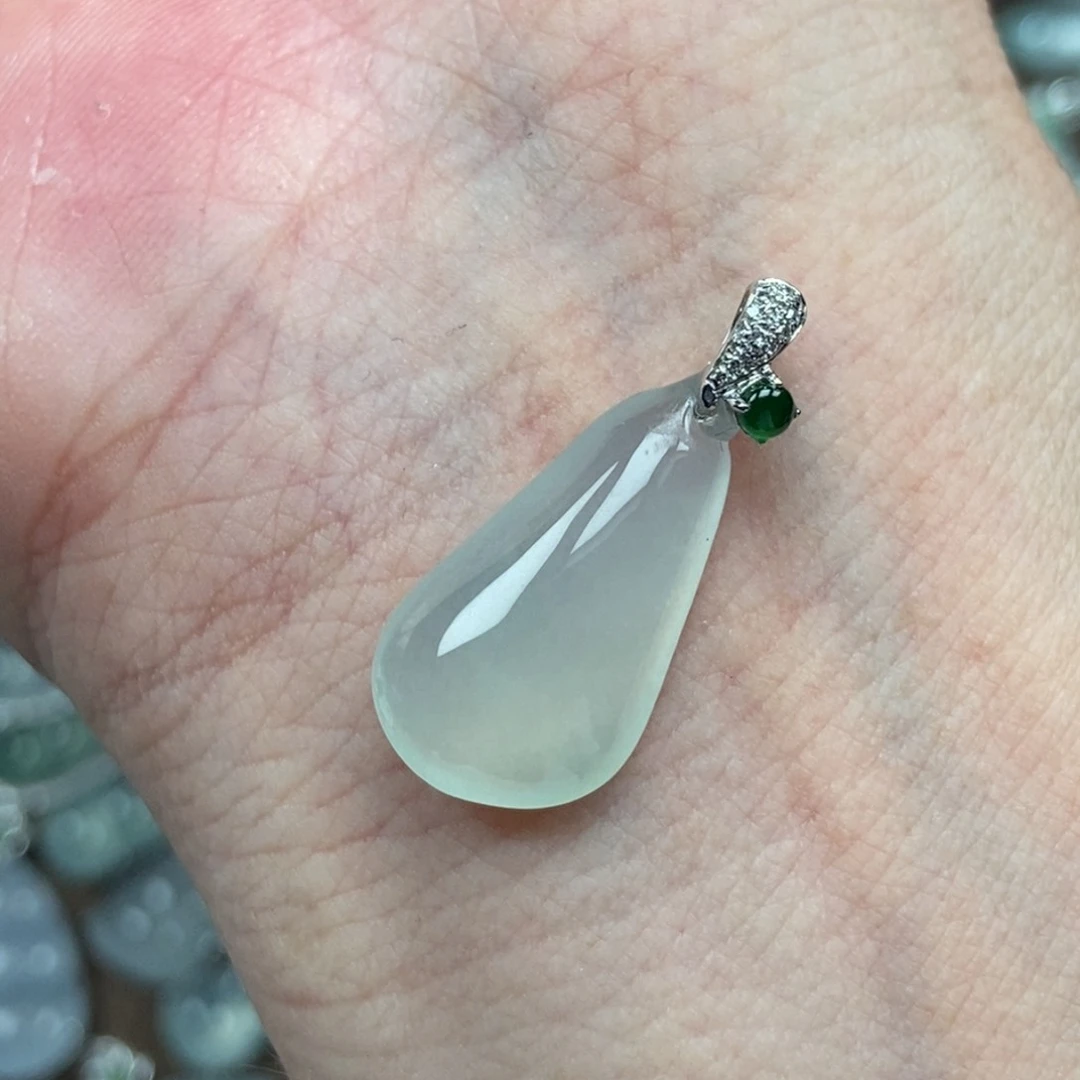 颈饰18K金镶嵌翡翠福瓜