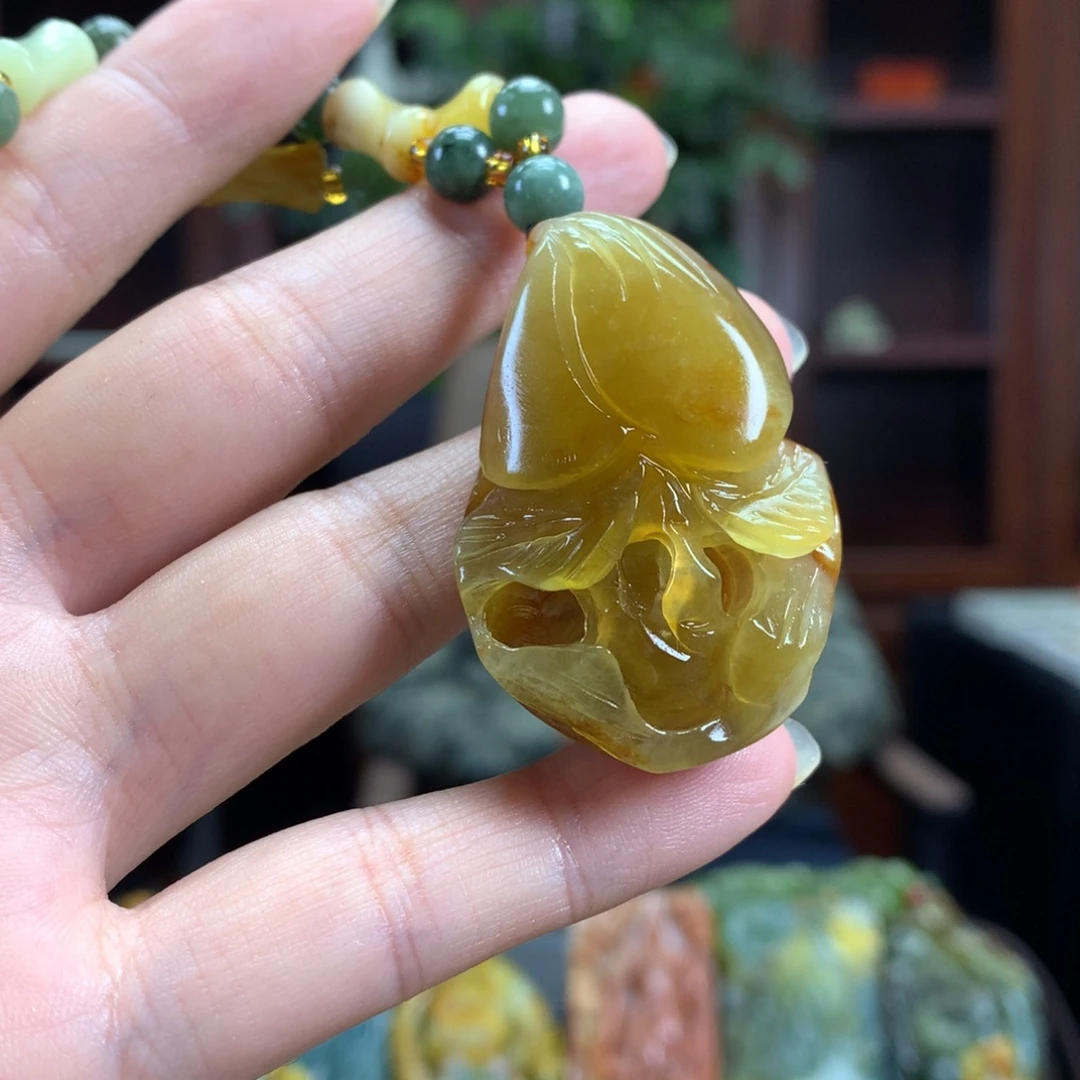 Z***店未镶嵌蛇纹石玉颈饰