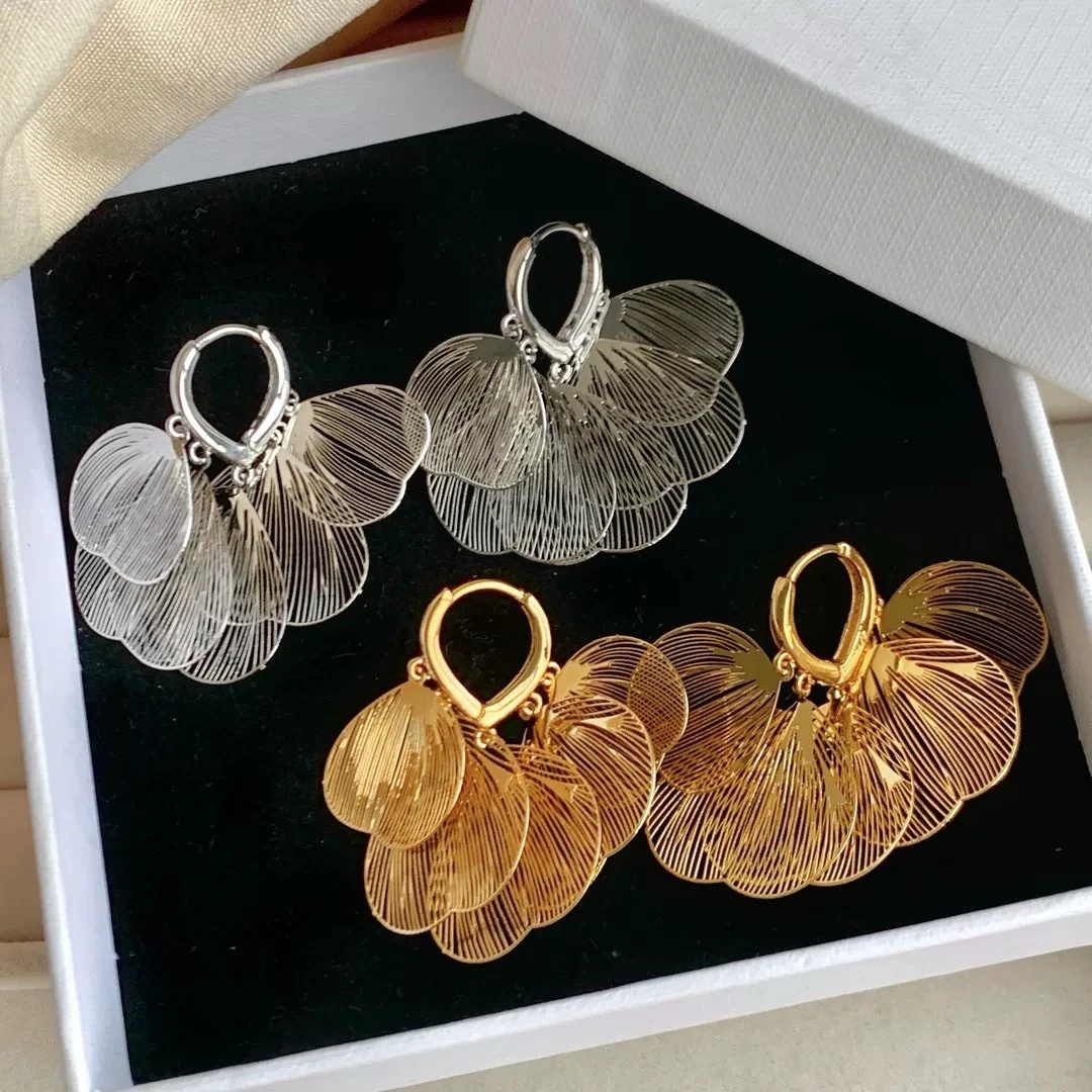 铜合金耳饰 花瓣缕空蝶翼流苏耳环素款优雅金色时尚女法式