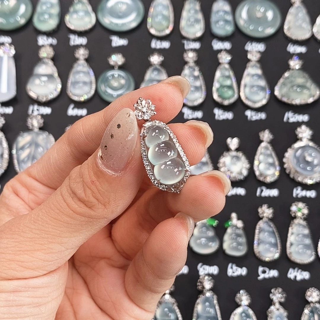 颈饰18K金镶嵌翡翠天然缅甸A货翡翠福豆