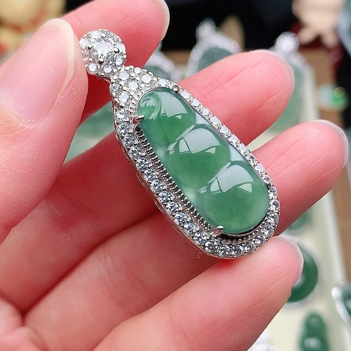 颈饰未镶嵌翡翠吊坠