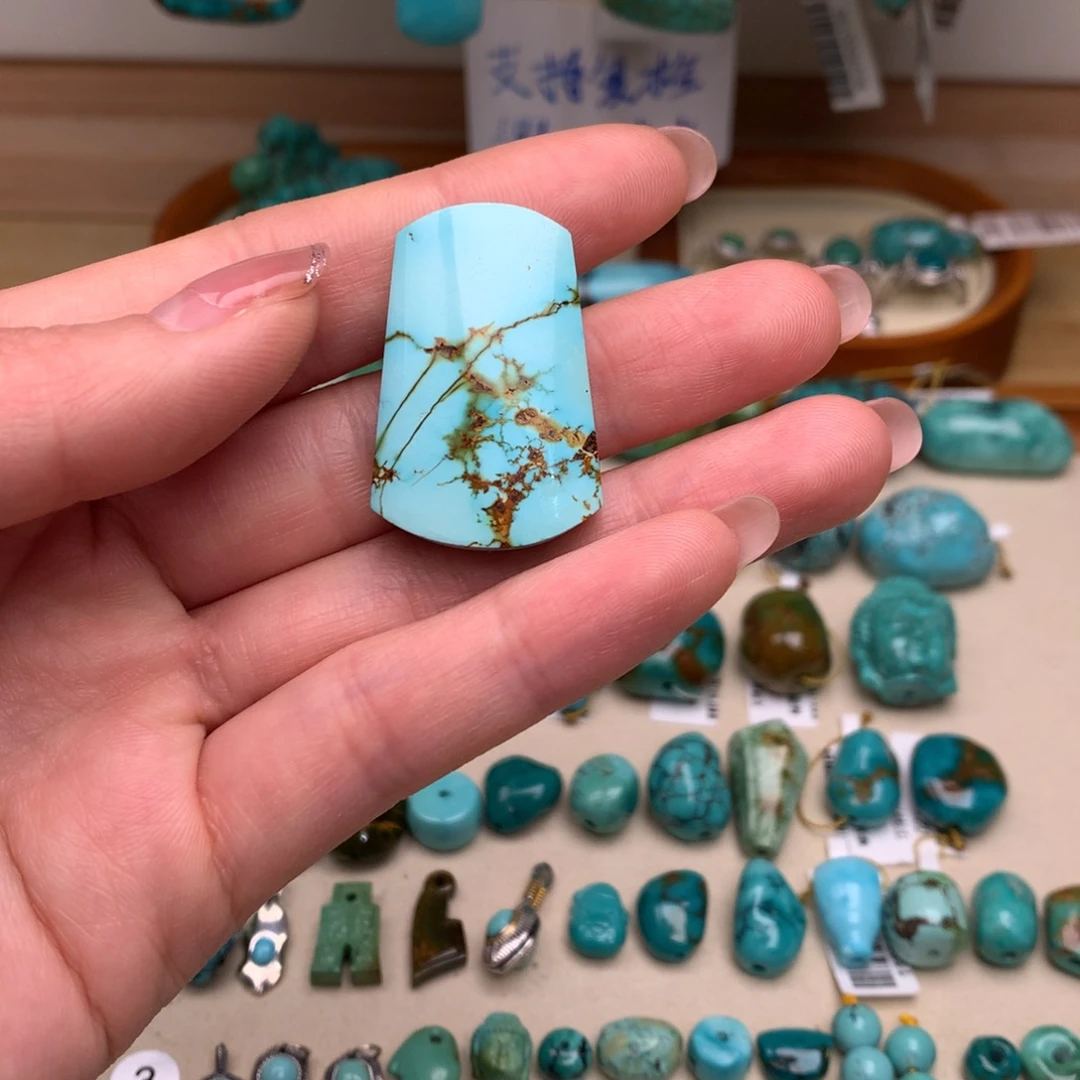 绿松石未镶嵌珠宝奇石