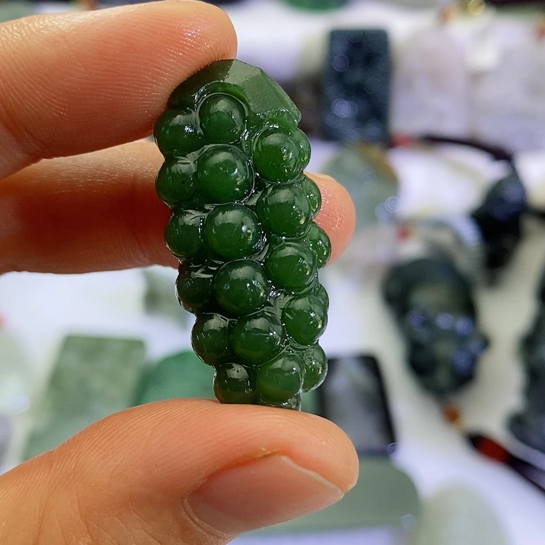 和田玉（糖玉）颈饰足铂镶嵌