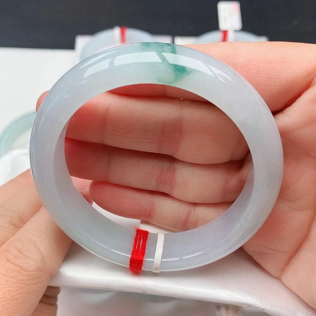 翡翠手镯未镶嵌天然翡翠