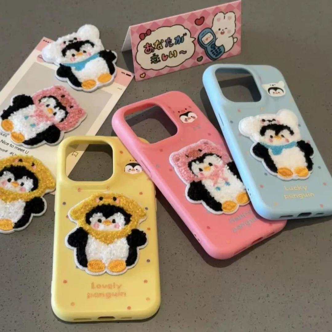 刺绣可爱企鹅适用苹果iPhone17pro/16/14/15手机壳仿皮纹防摔13