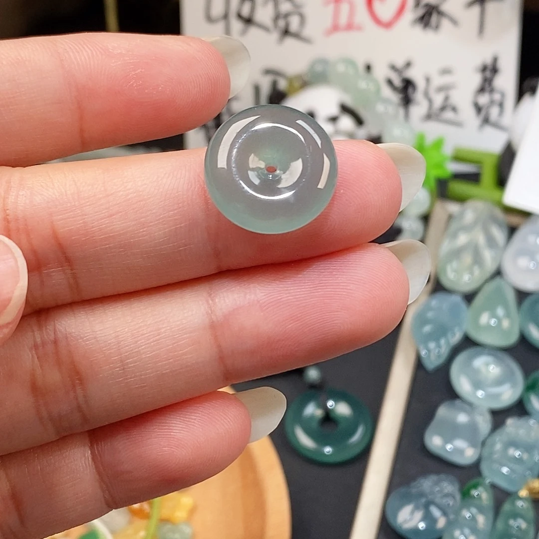 翡翠未镶嵌颈饰平安扣