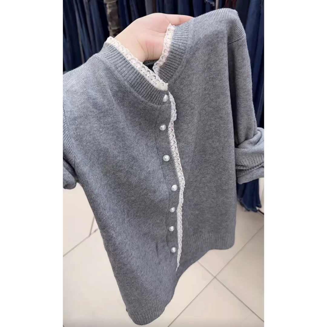 今年流行穿搭2025秋冬新款温柔风蕾丝花边钉珠排扣针织衫长袖上衣