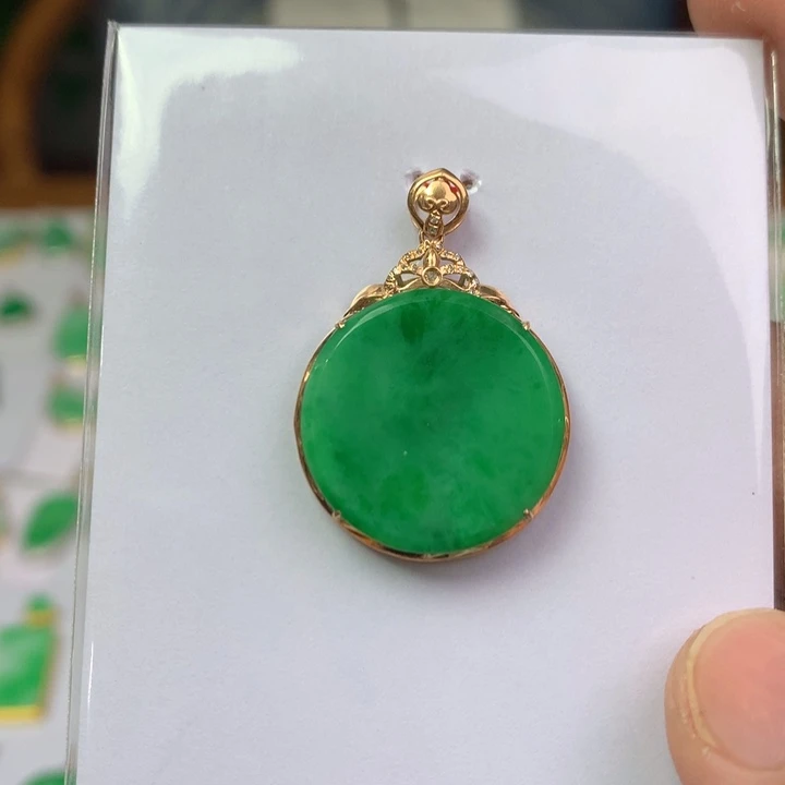 翡翠18K金镶嵌颈饰