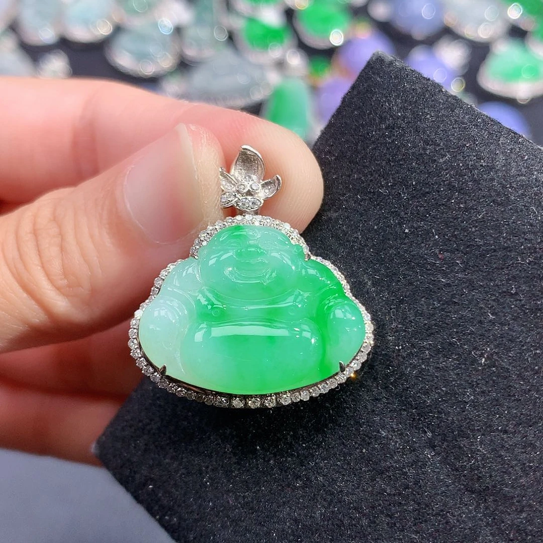 颈饰18K金镶嵌翡翠