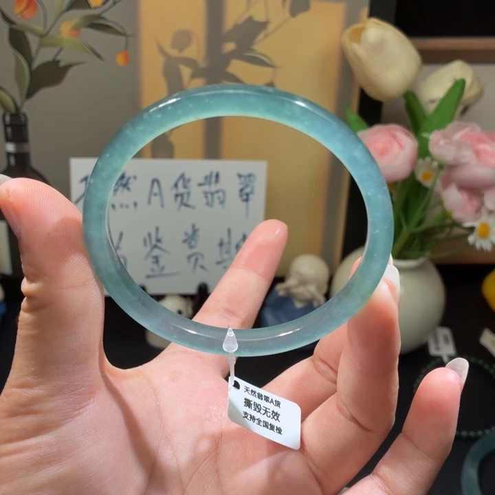 翡翠未镶嵌手镯冰蓝