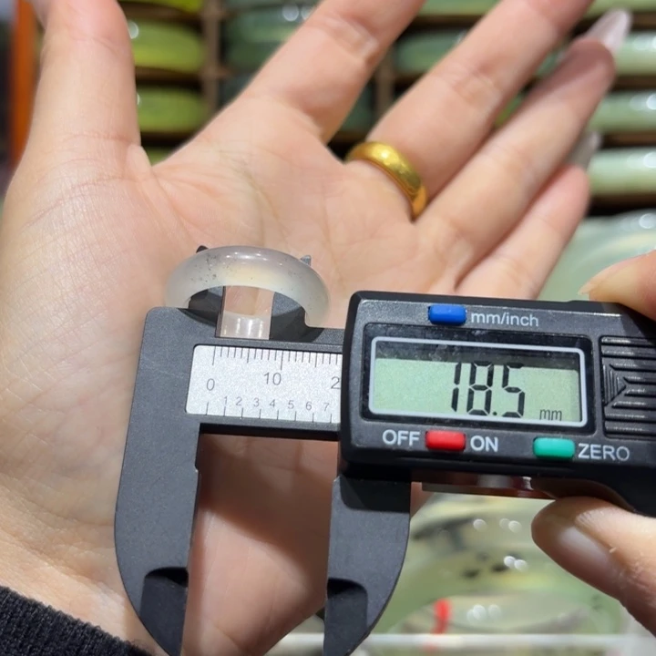 未镶嵌岫玉手镯天然