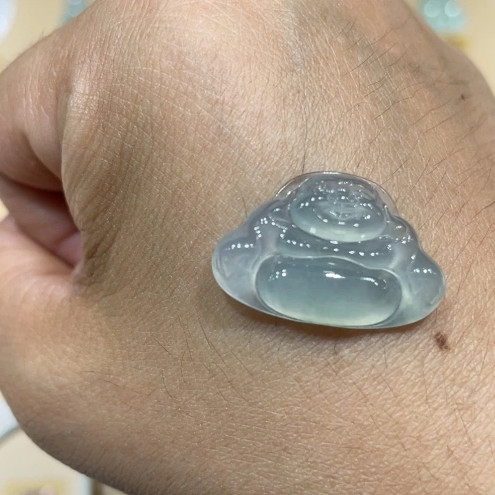 翡翠未镶嵌颈饰佛公