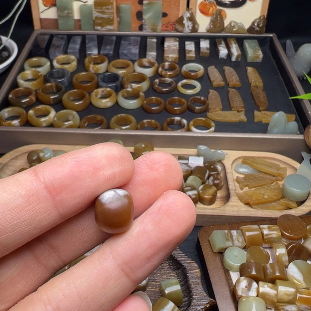 和田玉（糖玉）未镶嵌珠宝奇石老型珠