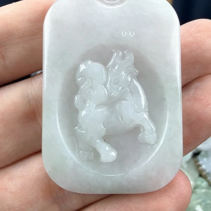 翡翠挂件未镶嵌翡翠