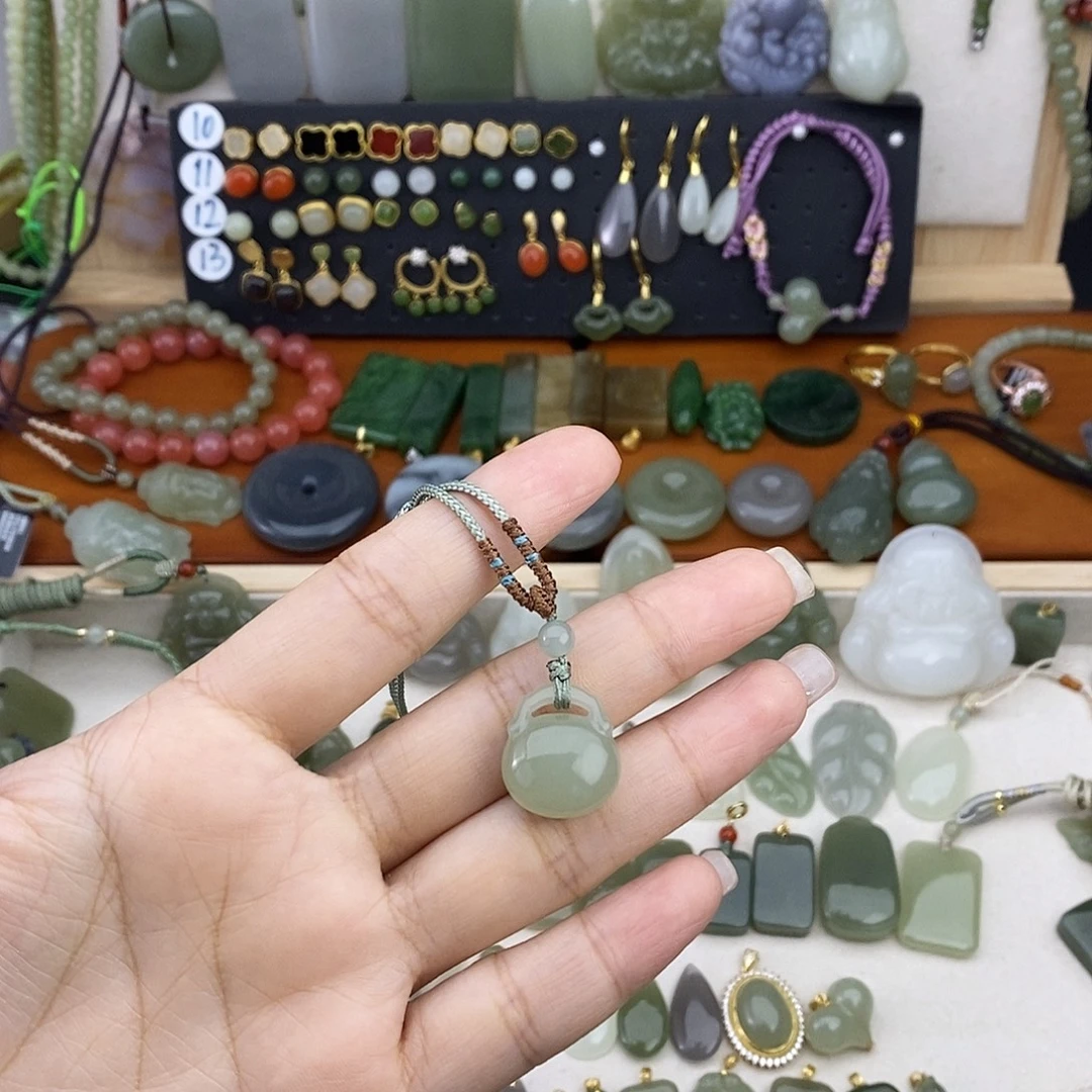 和田玉未镶嵌吊坠(不含链)