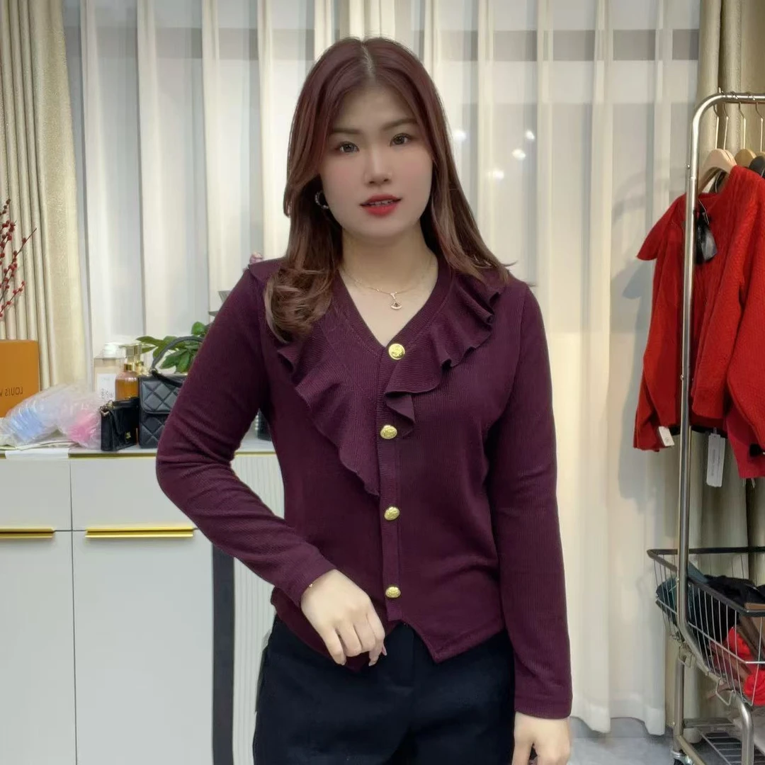 小鑫肝@现货浮力重工V领花边带扣气质百搭修身长袖T恤 2252