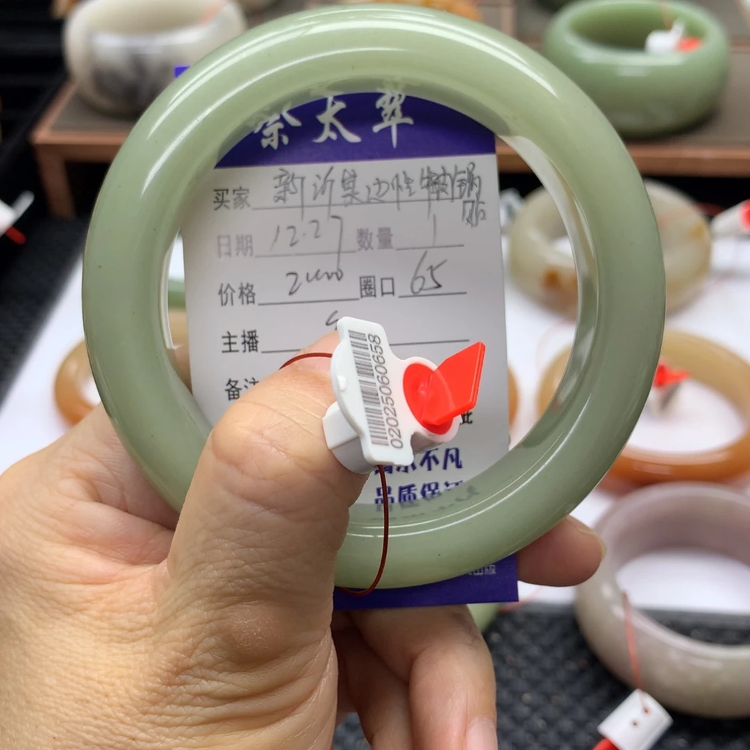 未镶嵌手镯石英质玉新****）