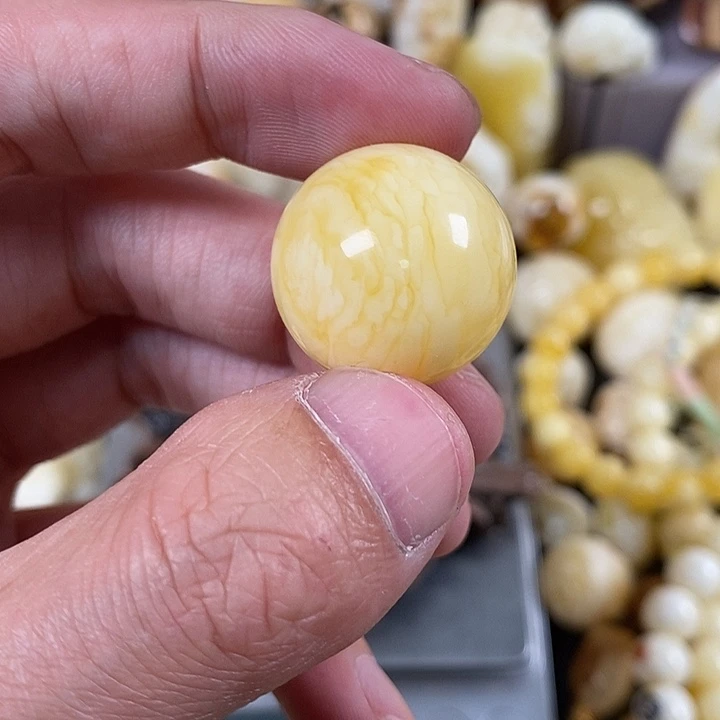 琥珀裸石未镶嵌我