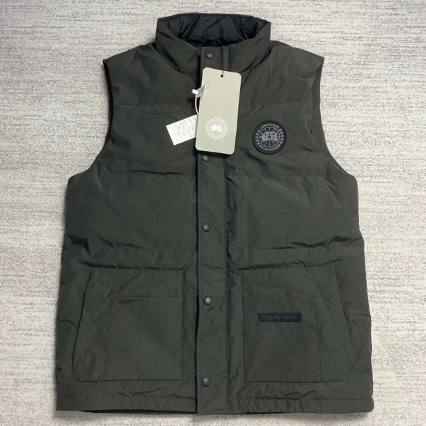 未使用 CANADA GOOSE 加拿大鹅 火山灰色黑标马甲背心羽绒服 M