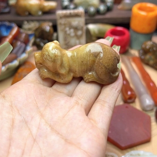 未镶嵌蛇纹石玉颈饰