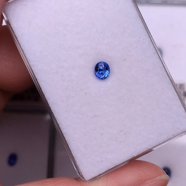 蓝宝石裸石未镶嵌裸石0.7ct