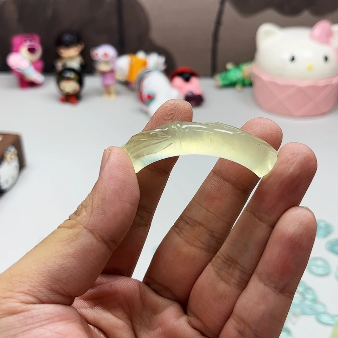 未镶嵌蛇纹石玉吊坠