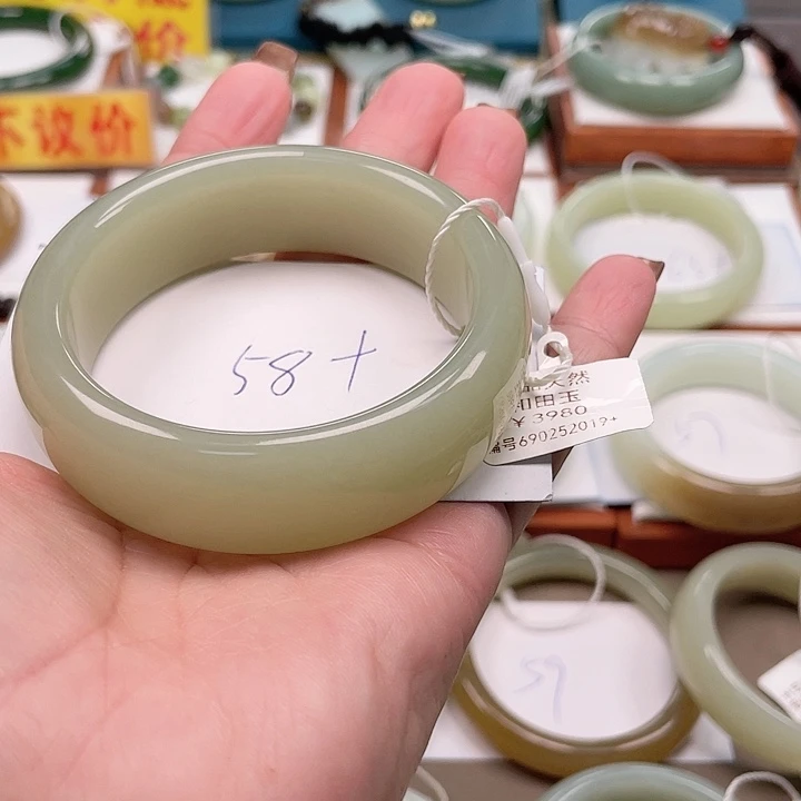 未镶嵌手镯和田玉