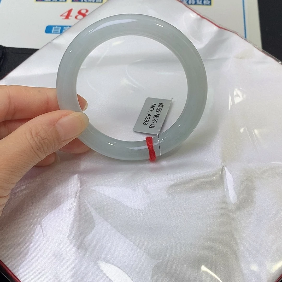 翡翠未镶嵌手镯（圆镯）55